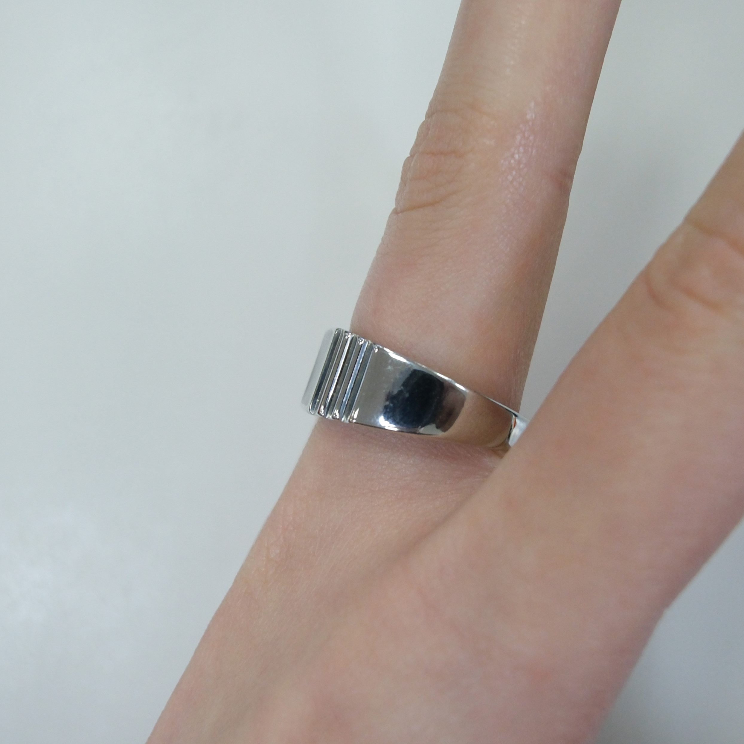 Серебряное кольцо 925 пробы; вставки Эмаль чёрная;